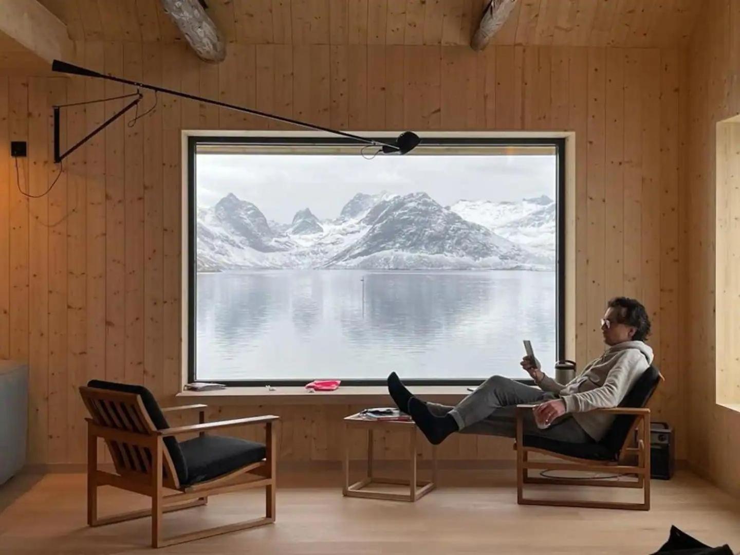 Minkfarmen, Spacious Seaside Cabin With Scenic View Ramberg Eksteriør billede
