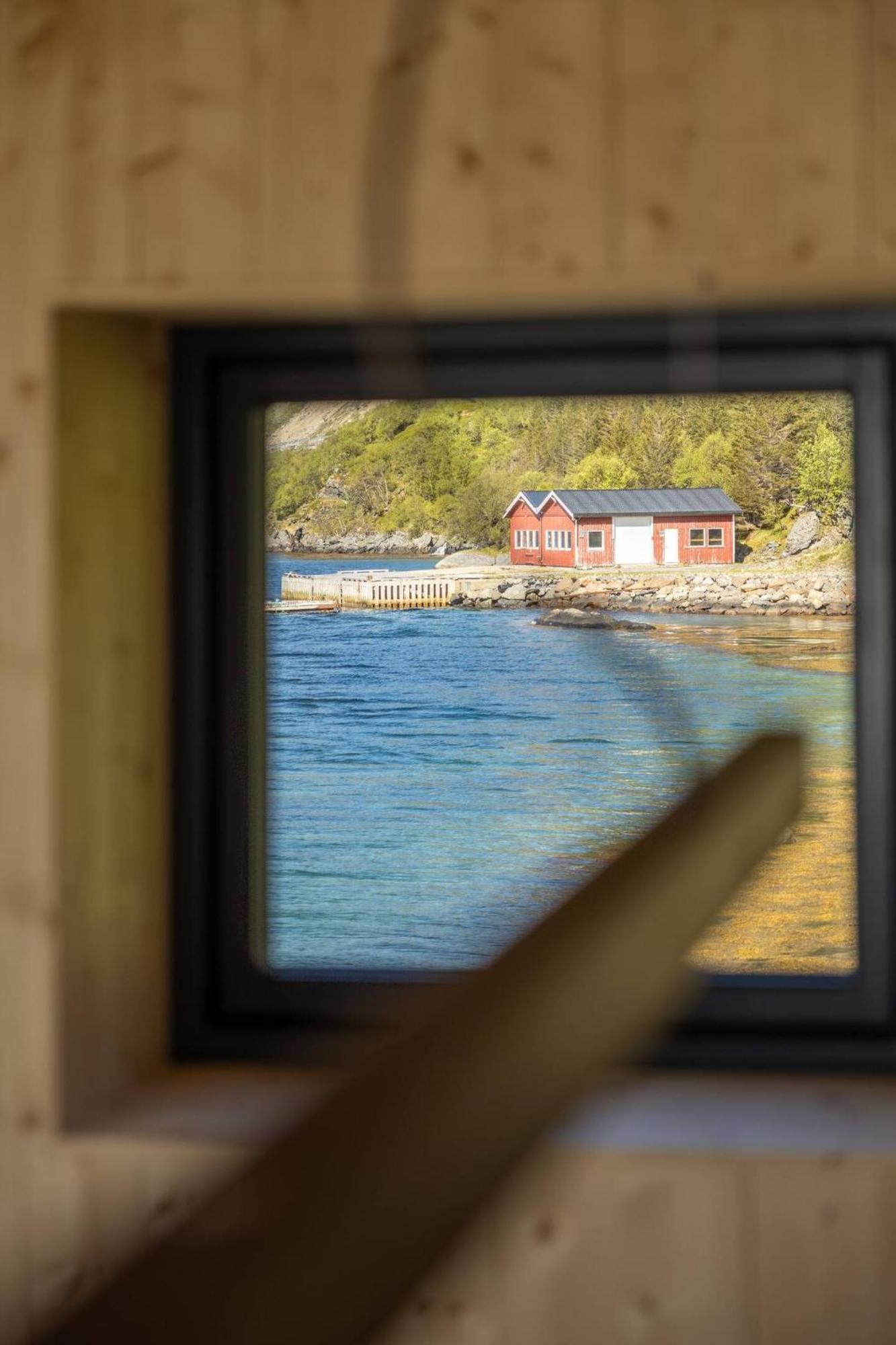 Minkfarmen, Spacious Seaside Cabin With Scenic View Ramberg Eksteriør billede