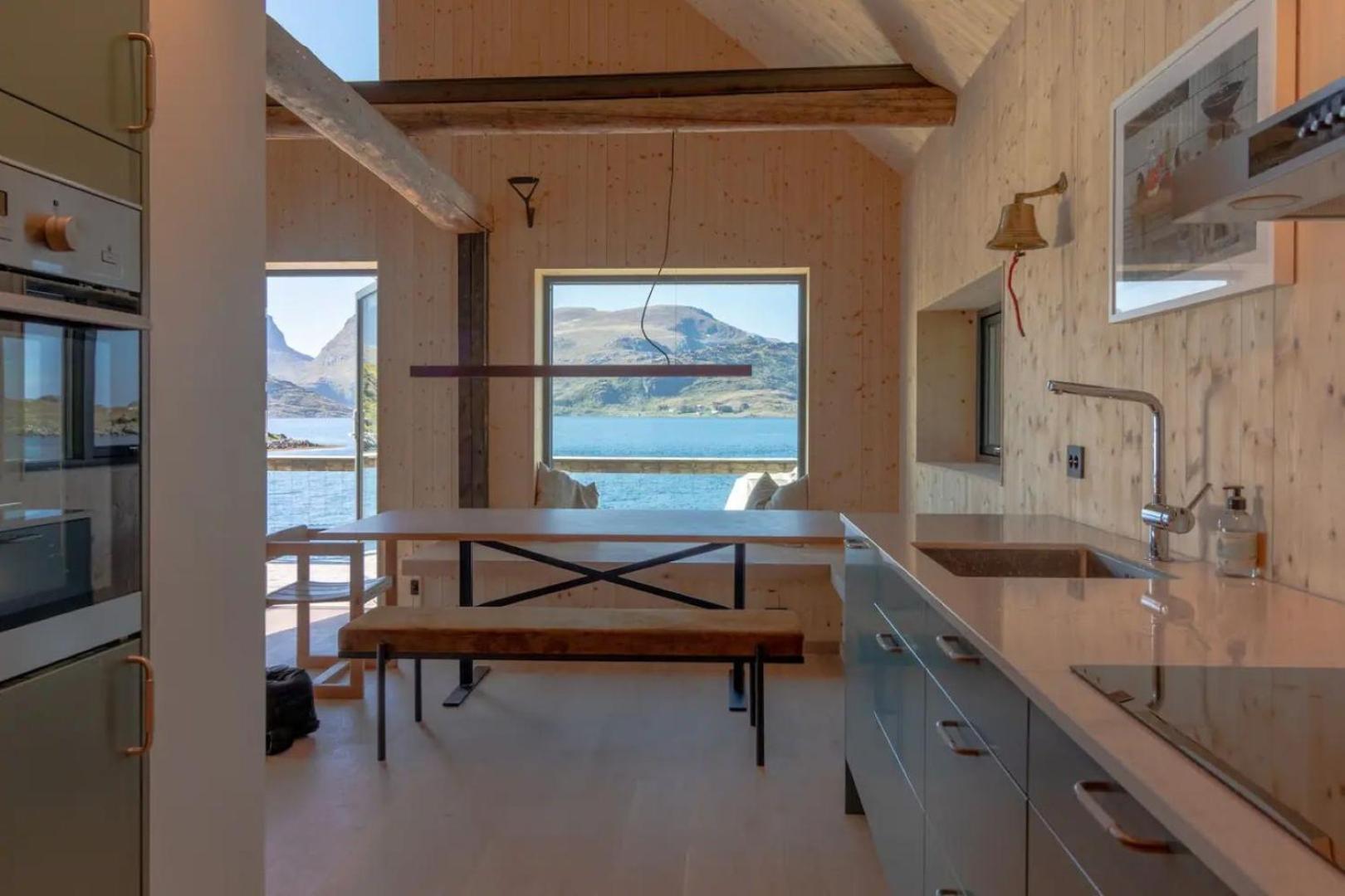 Minkfarmen, Spacious Seaside Cabin With Scenic View Ramberg Eksteriør billede